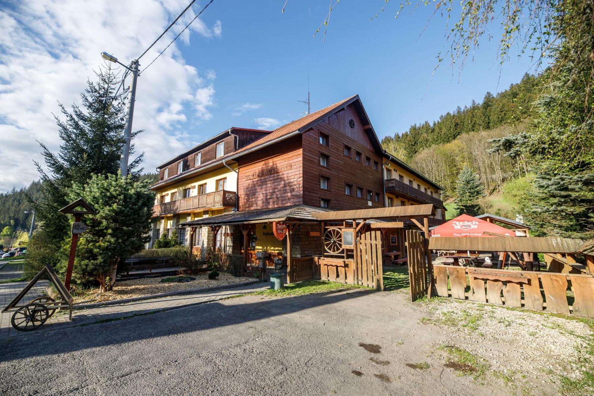 Horsky Hotel Kycerka Velke Karlovice Exterior photo